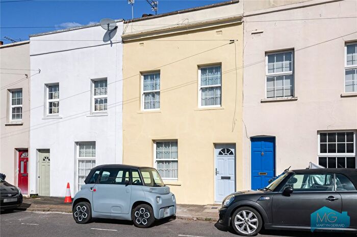 2 Bedroom Terraced House For Sale In Fredericks Place, London, N12