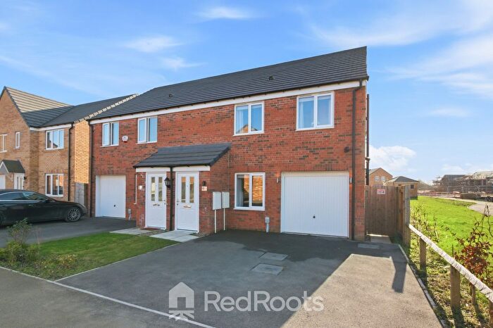 3 Bedroom Semi Detached House For Sale In Lincoln Close, Doncaster, South Yorkshire, DN4
