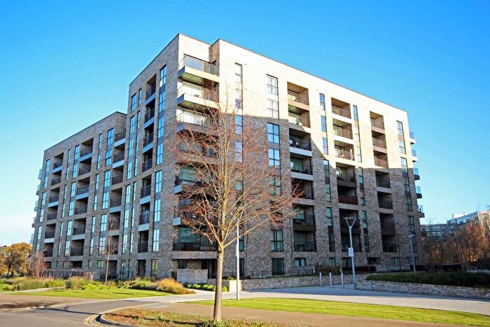 3 Bedroom Flat To Rent In Lakeside Drive, Park Royal, NW10
