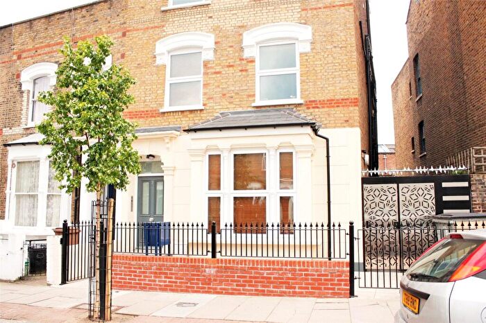 Apartment To Rent In Foulden Road, Stoke Newington, London, N16