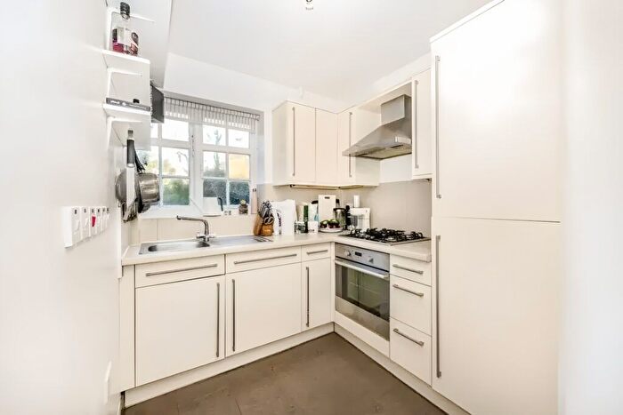 1 Bedroom Flat To Rent In Neale Close, London, N2