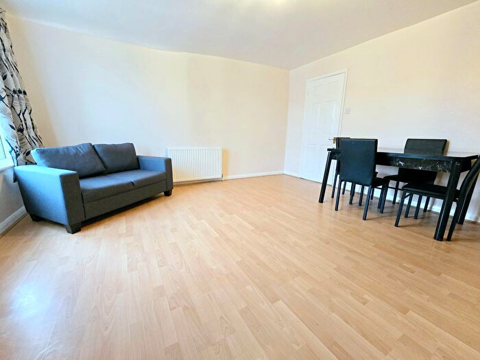 1 Bedroom Flat To Rent In Dunsmure Road, London, N16