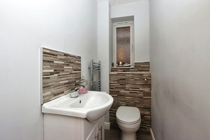 3 Bedroom Detached House For Sale In Green Close, Renishaw, Sheffield, Derbyshire, S21