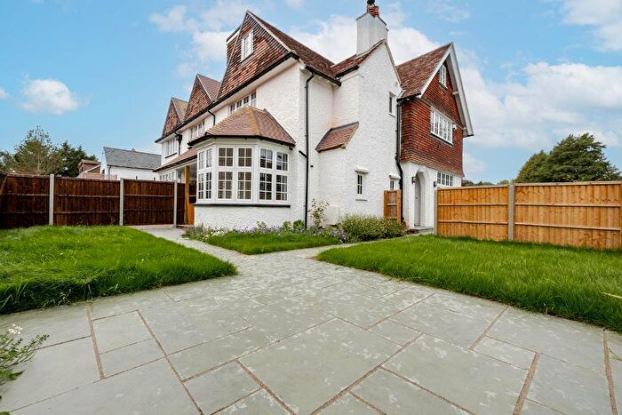 4 Bedroom Semi-Detached House For Sale In Barrowsfield, Sanderstead, Surrey, CR2