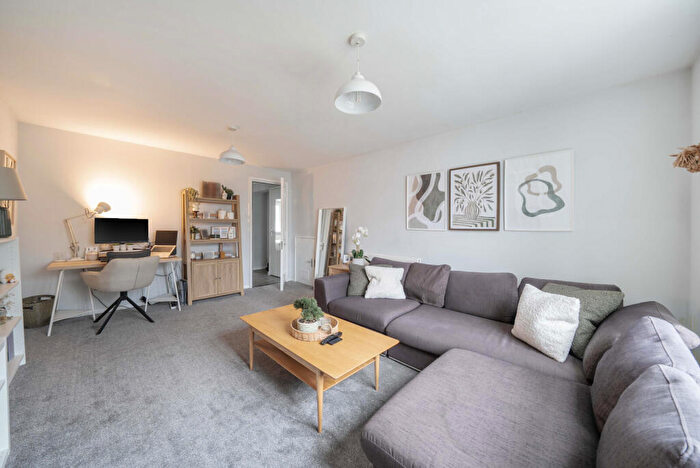 1 Bedroom Maisonette To Rent In Sherborne Court, The Mount, Guildford, GU2