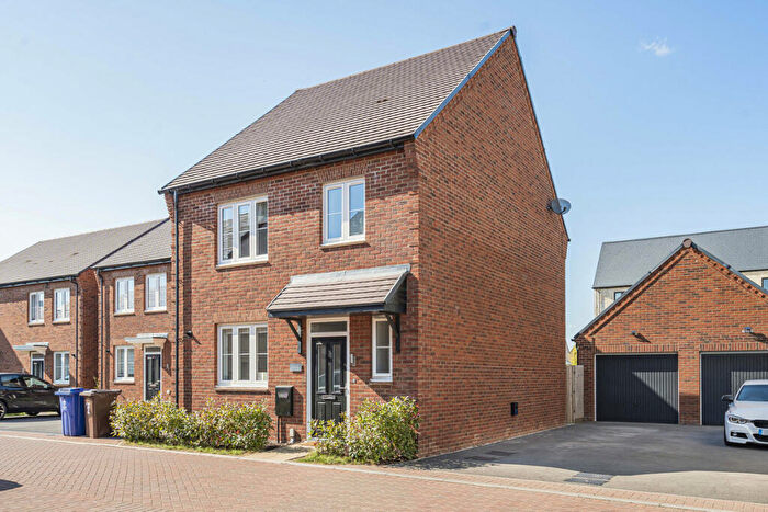 3 Bedroom Detached House For Sale In Chatham Close, Heyford Park, OX25