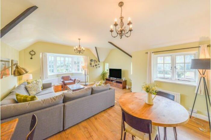 2 Bedroom Flat To Rent In Hall Place, St. Peters Street, St.Albans, AL1