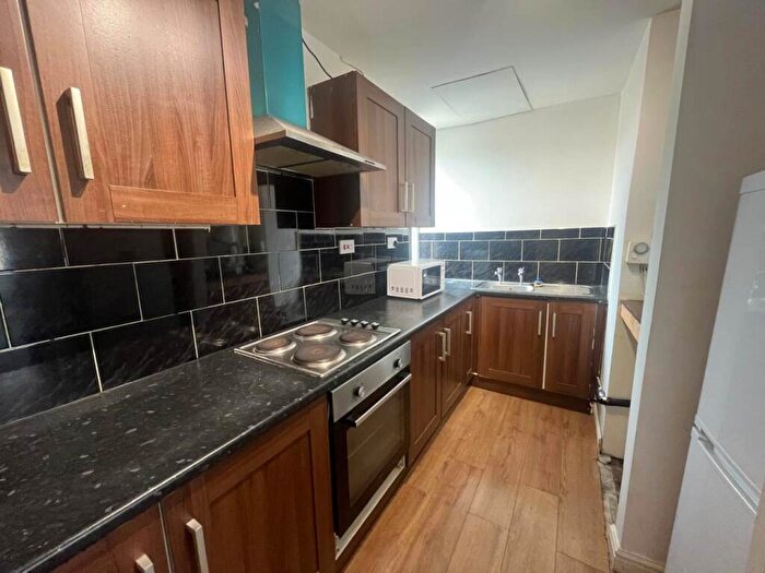 2 Bedroom Flat To Rent In Church Street, Rastrick, Brighouse, HD6