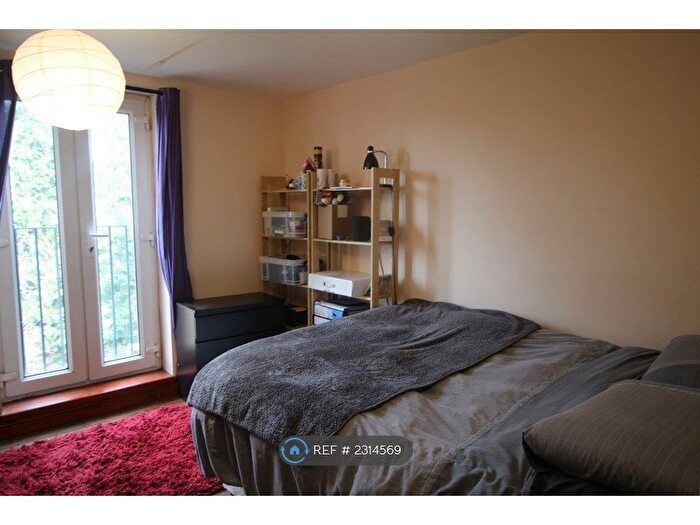 Studio To Rent In Mountfield Road, London, N3