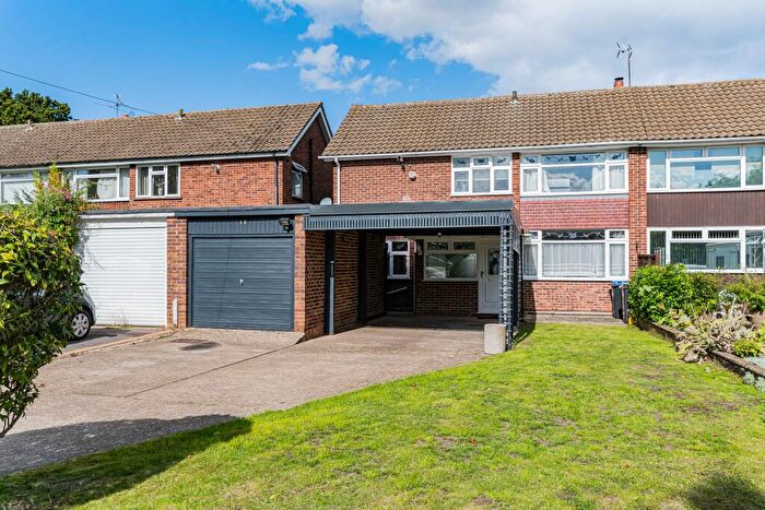 4 Bedroom Detached House To Rent In Glade Gardens, Croydon, CR0