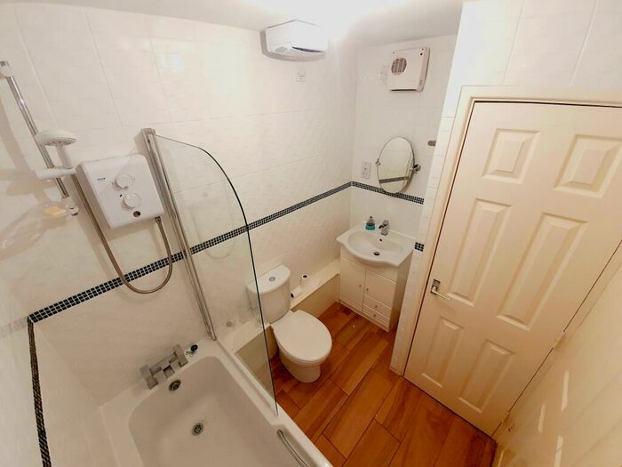 2 Bedroom Apartment To Rent In Ashton Croft, Birmingham, B16