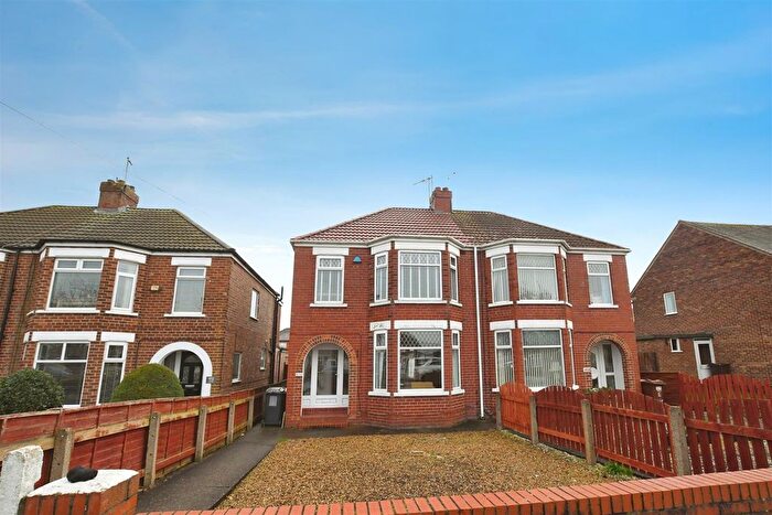 3 Bedroom Semi-Detached House For Sale In Sutton Road, Hull, HU8