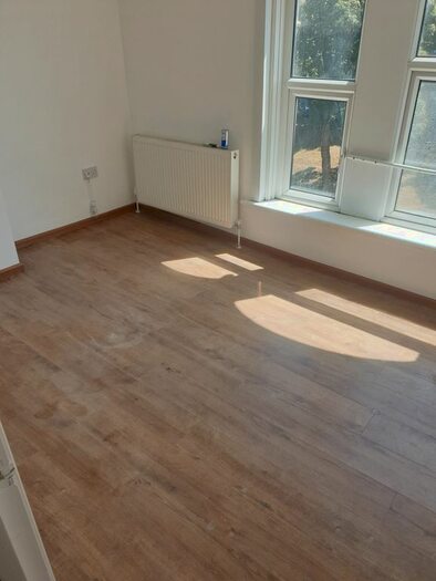 2 Bedroom Flat To Rent In Seven Sisters, London, N15