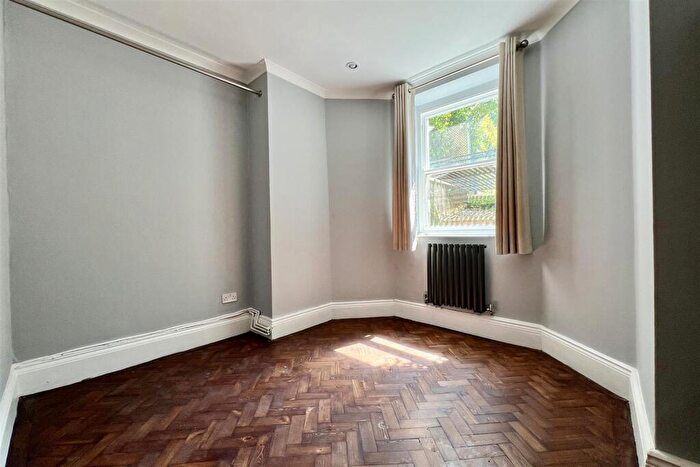 2 Bedroom Flat For Sale In Glenowen House, Lansdown, Cheltenham, GL50