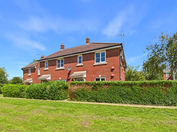 3 Bedroom End Of Terrace House For Sale In Lea Walk, Hucclecote, Gloucester, GL3