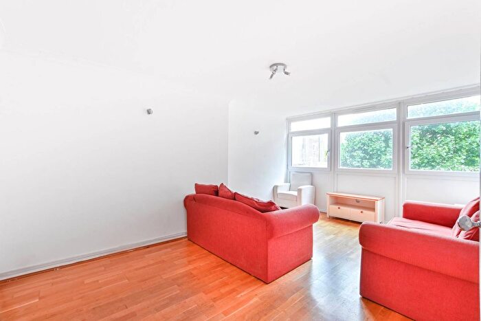3 Bedroom Flat To Rent In Ladbroke Road, Holland Park, London, W11