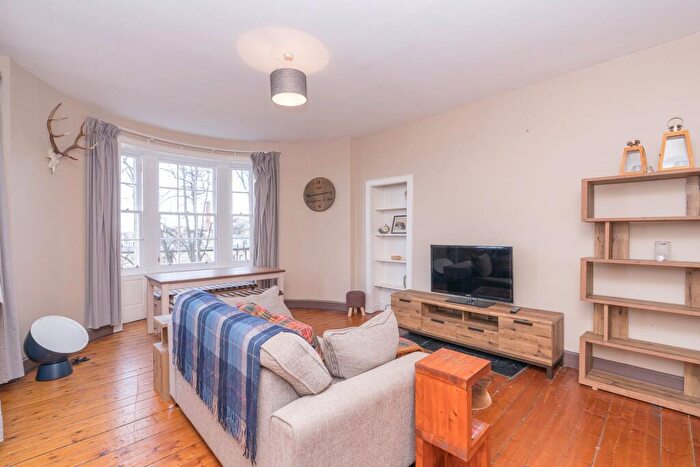 2 Bedroom Flat To Rent In Broughton Street, Edinburgh, EH1