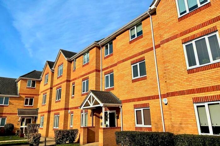 1 Bedroom Flat To Rent In Tilbury Walk, Langley, Slough, SL3
