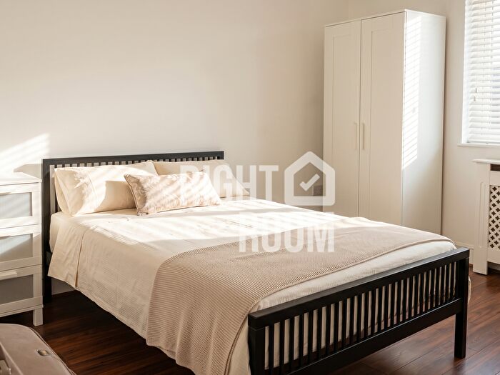 4 Bedroom Terraced House To Rent In Bed House, Avis Square, London, E1