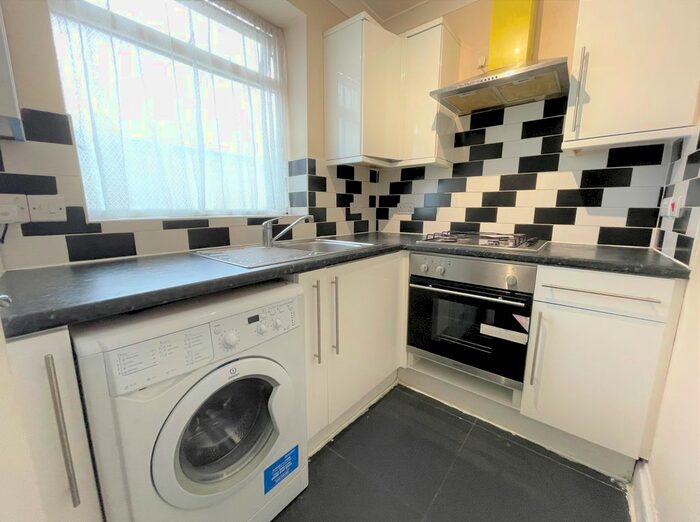 2 Bedroom Maisonette To Rent In Lansbury Drive, Hayes UB4