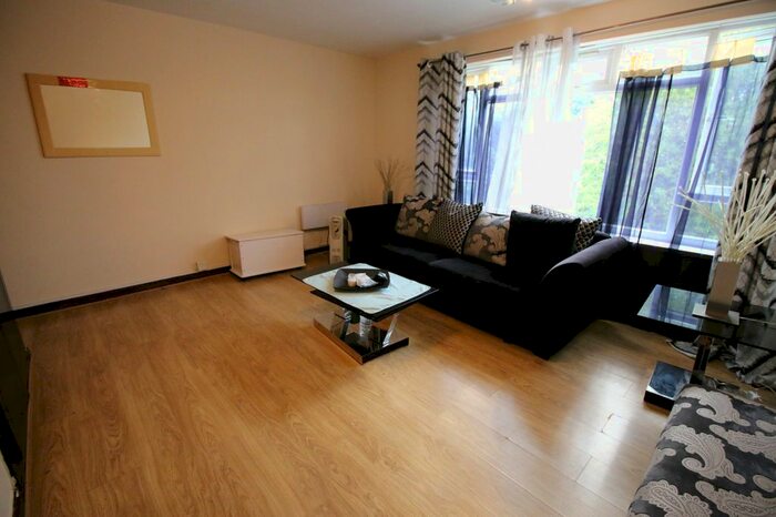 Studio To Rent In Beverley Court Wellington Road South, Hounslow, TW4