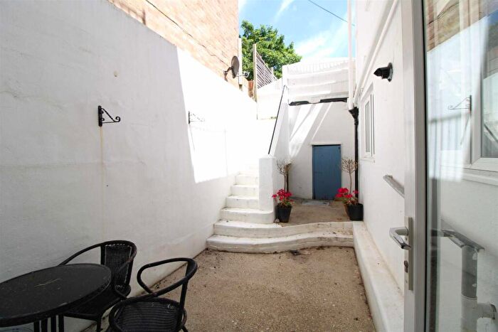 2 Bedroom Flat To Rent In Pelham Place, Pelham Road, Seaford, BN25