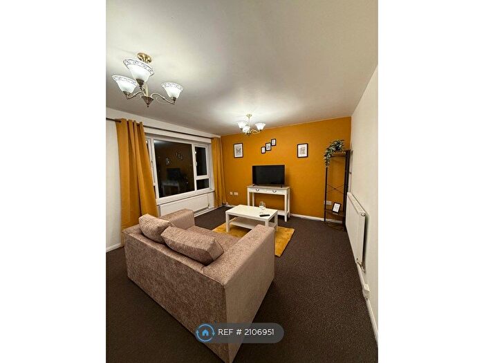 1 Bedroom Flat To Rent In Dinsdale Walk, Wolverhampton, WV10