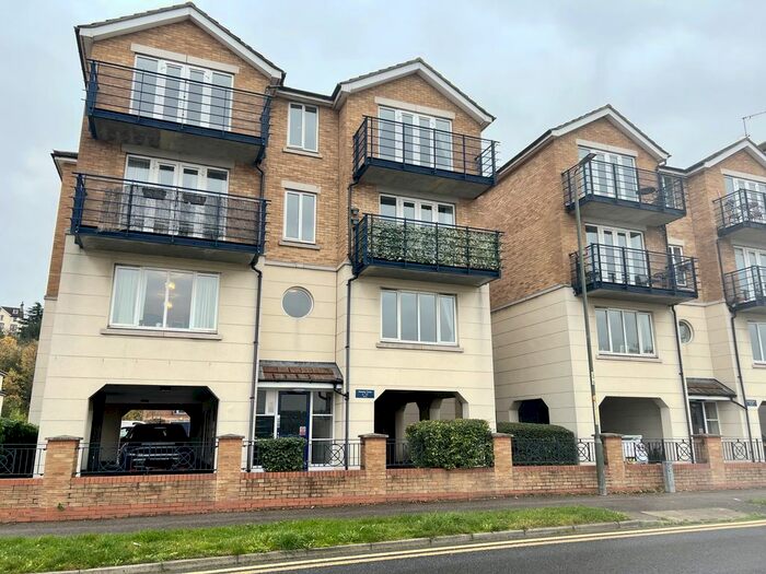 2 Bedroom Flat To Rent In Keating Close, Rochester, ME1