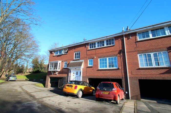 2 Bedroom Flat To Rent In Gledhow Valley Road, Chapel Allerton, LS17