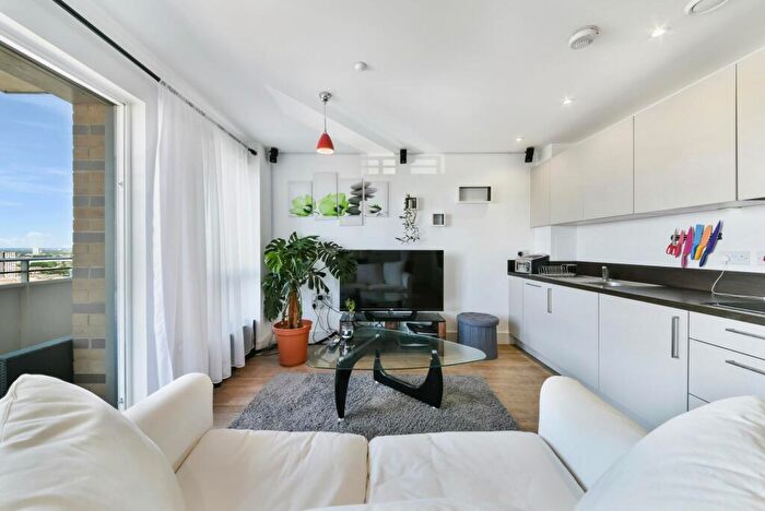 1 Bedroom Flat To Rent In Ivy Point, Jefferson Plaza, Bow, E3