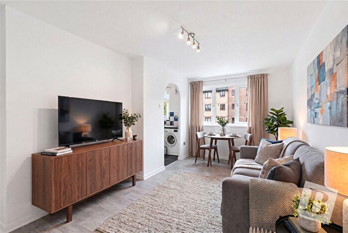 1 Bedroom Flat For Sale In Chestnut Road, Vange, Basildon, Essex, SS16