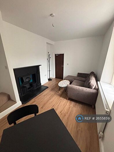 1 Bedroom Flat To Rent In Gore Terrace, Swansea, SA1