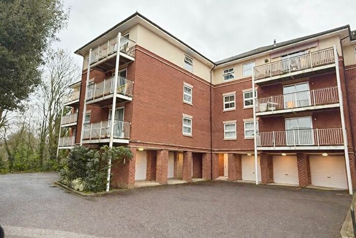 2 Bedroom Flat To Rent In Rollesbrook Gardens, Southampton, SO15