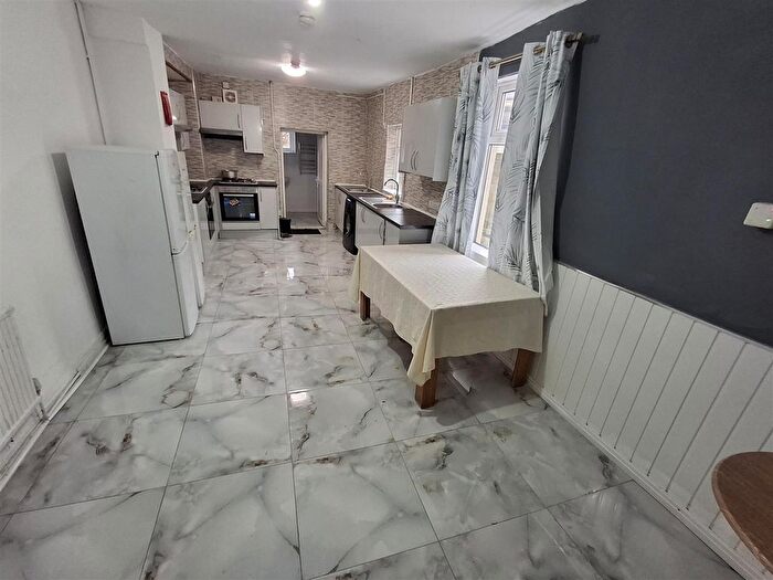 8 Bedroom Property To Rent In Richmond Road, Cathays, Cardiff, CF24