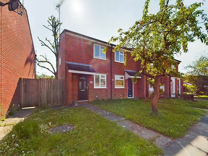 2 Bedroom End Of Terrace House To Rent In Stoneybrook, Horsham, RH12