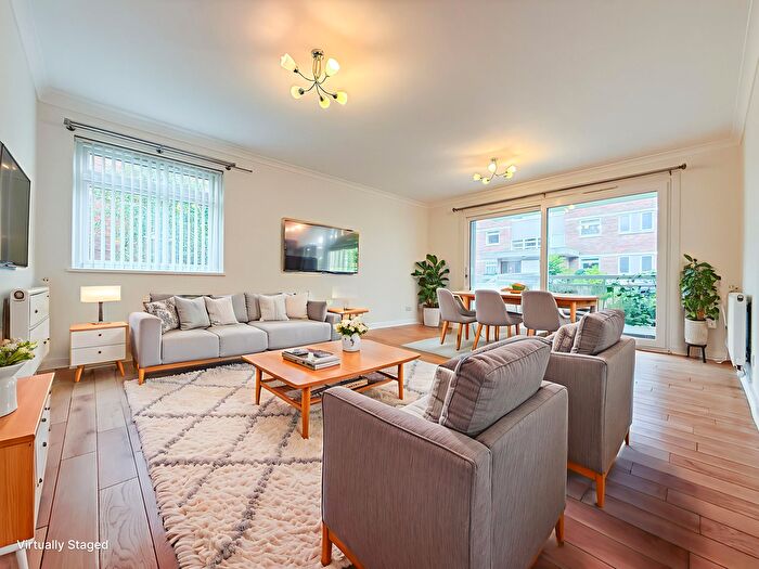 3 Bedroom Flat For Sale In Courtlands, Sheen Road, Richmond, TW10