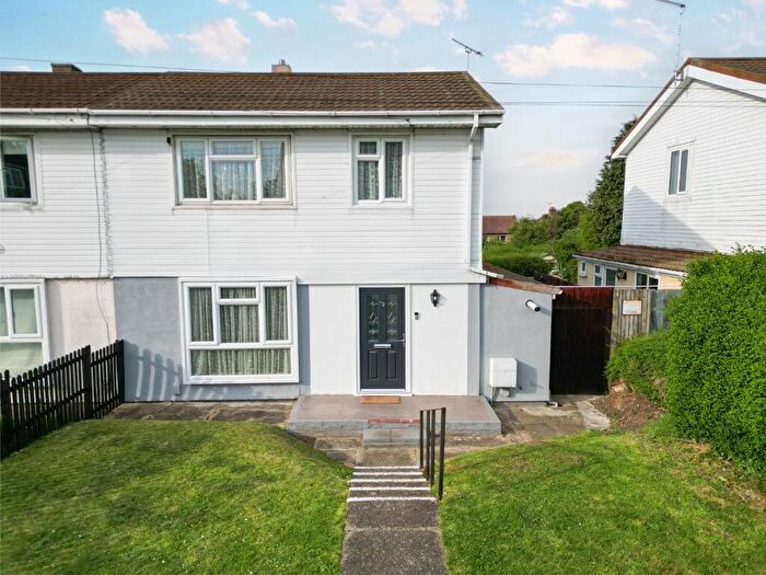 3 Bedroom Semi-Detached House For Sale In Bourne Road, Gravesend, DA12