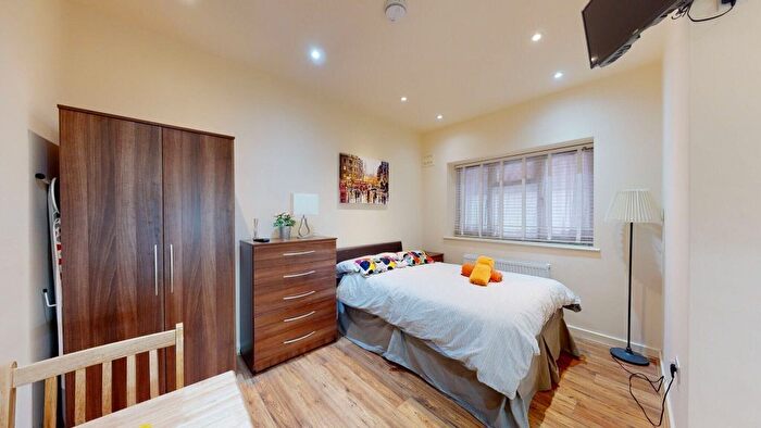 Studio To Rent In Chatsworth Road, Mapesbury, London, NW2