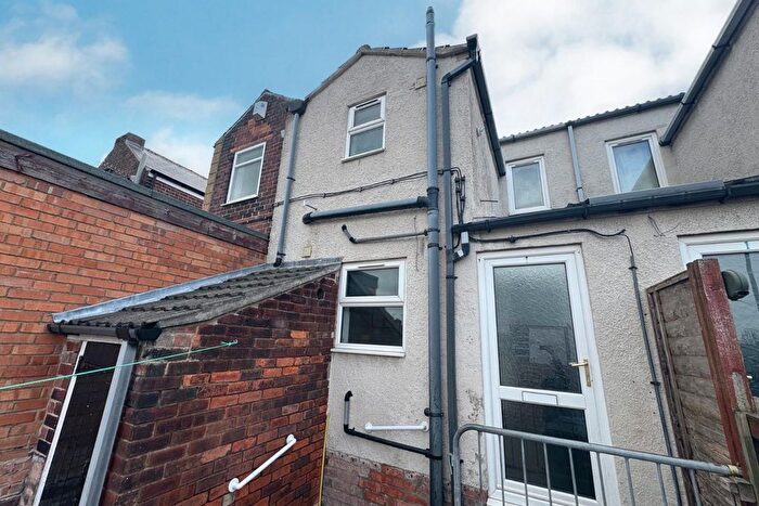2 Bedroom Property To Rent In Queen Street, Brimington, Chesterfield, S43