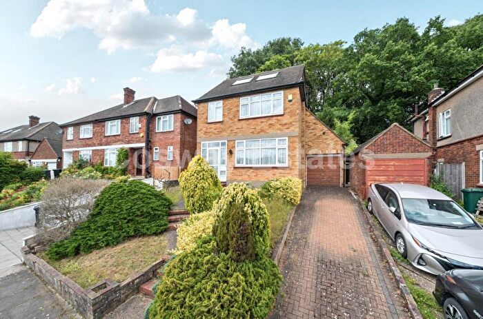 4 Bedroom Detached House For Sale In The Reddings, NW7