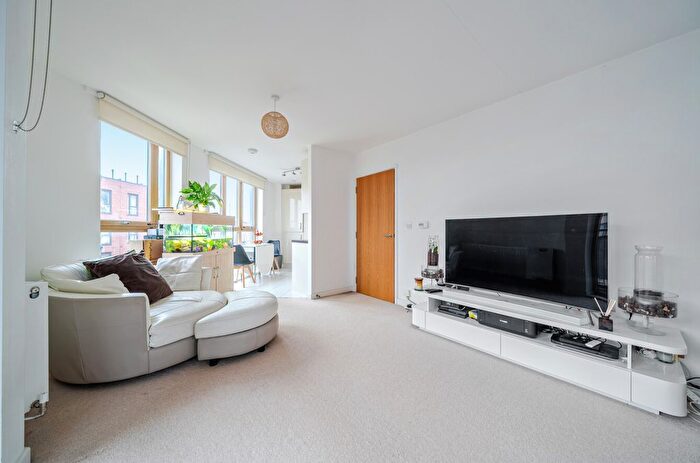 2 Bedroom Flat For Sale In Bensham Lane, Croydon, London, CR0
