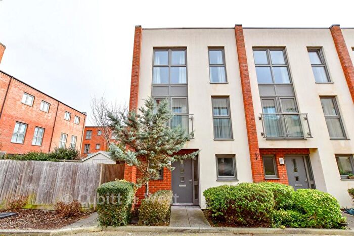 4 Bedroom Town House For Sale In Longley Road, Chichester, West Sussex, PO19