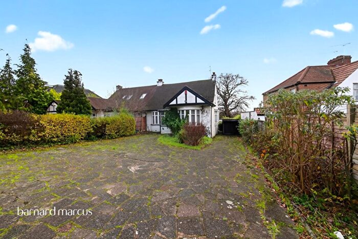 3 Bedroom Semi Detached House For Sale In Great North Road, Barnet, EN5