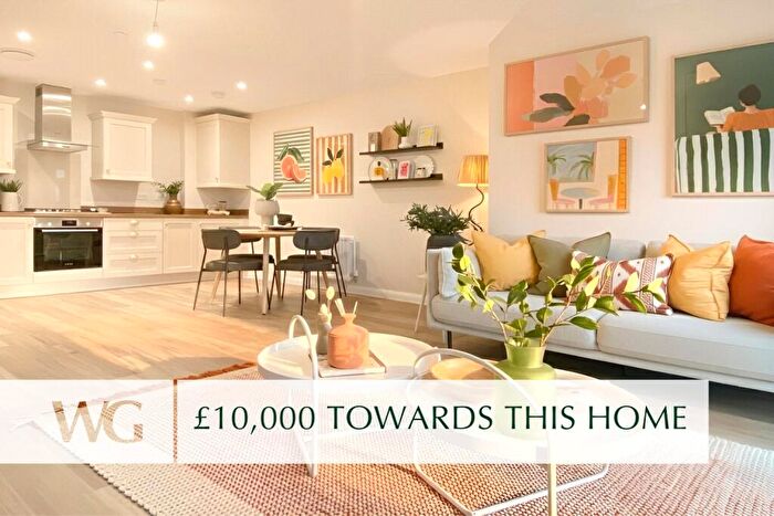 2 Bedroom Apartment For Sale In Alphington, Exeter, EX2