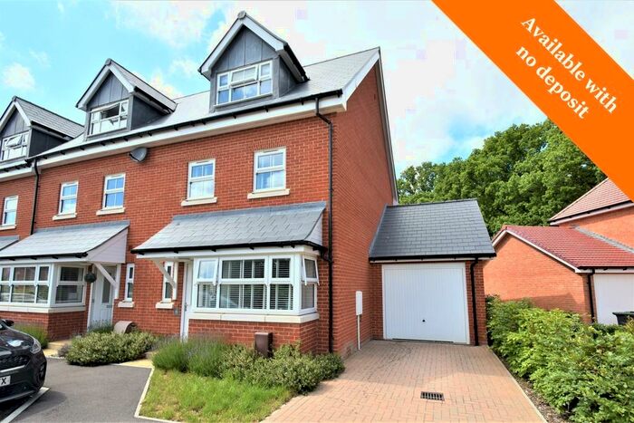 3 Bedroom End Of Terrace House To Rent In Deposit-free Option Available - Baker Close, Waterlooville, PO8