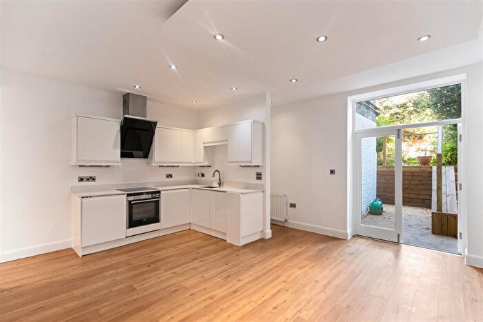 2 Bedroom Apartment For Sale In Fellows Road, Belsize Park, London, NW3