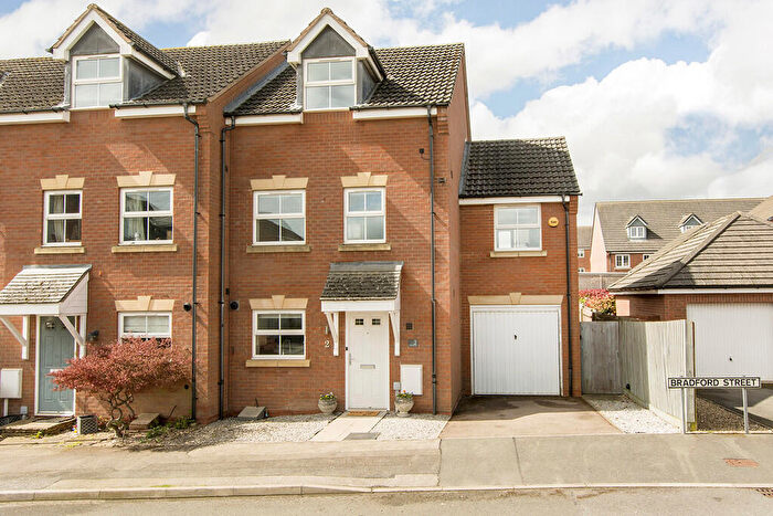 4 Bedroom Semi-Detached House For Sale In Haddonian Road, Market Harborough, LE16