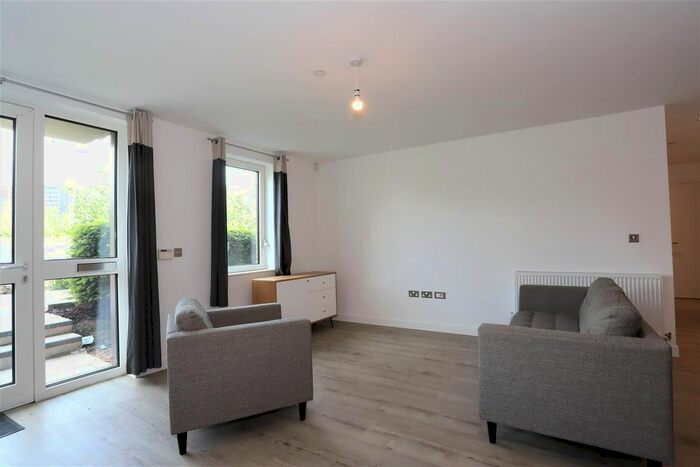 3 Bedroom Flat To Rent In Lockside Lane, Salford, M5