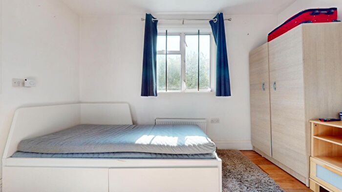 Studio To Rent In Hoylake Road, London, W3