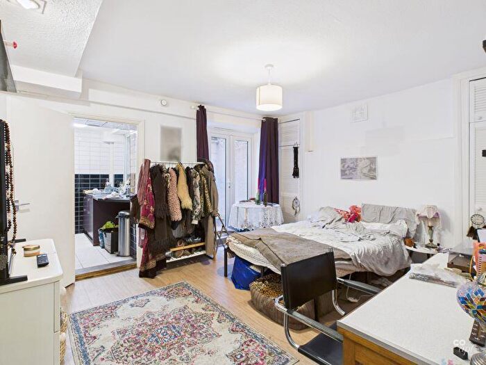 1 Bedroom Flat To Rent In Bedford Square, Brighton, BN1